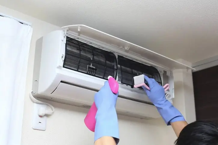 Có Nên Tự Vệ Sinh Máy Lạnh